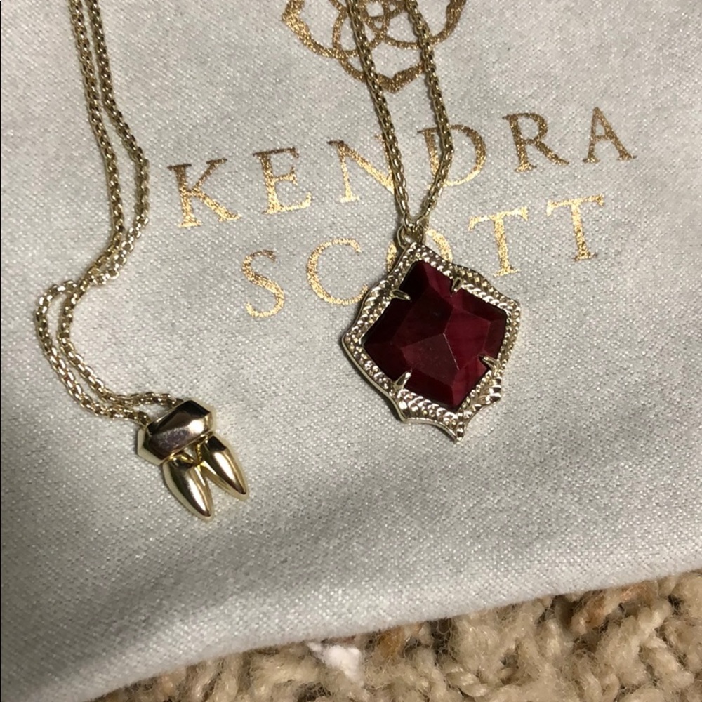 Kendra Scott Teo Gold Pendant Necklace In Dark Red